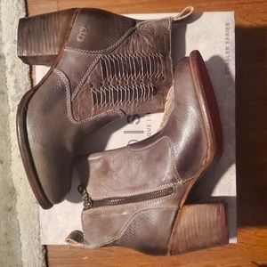 NWT Bed Stu Taupe Ankle Booties